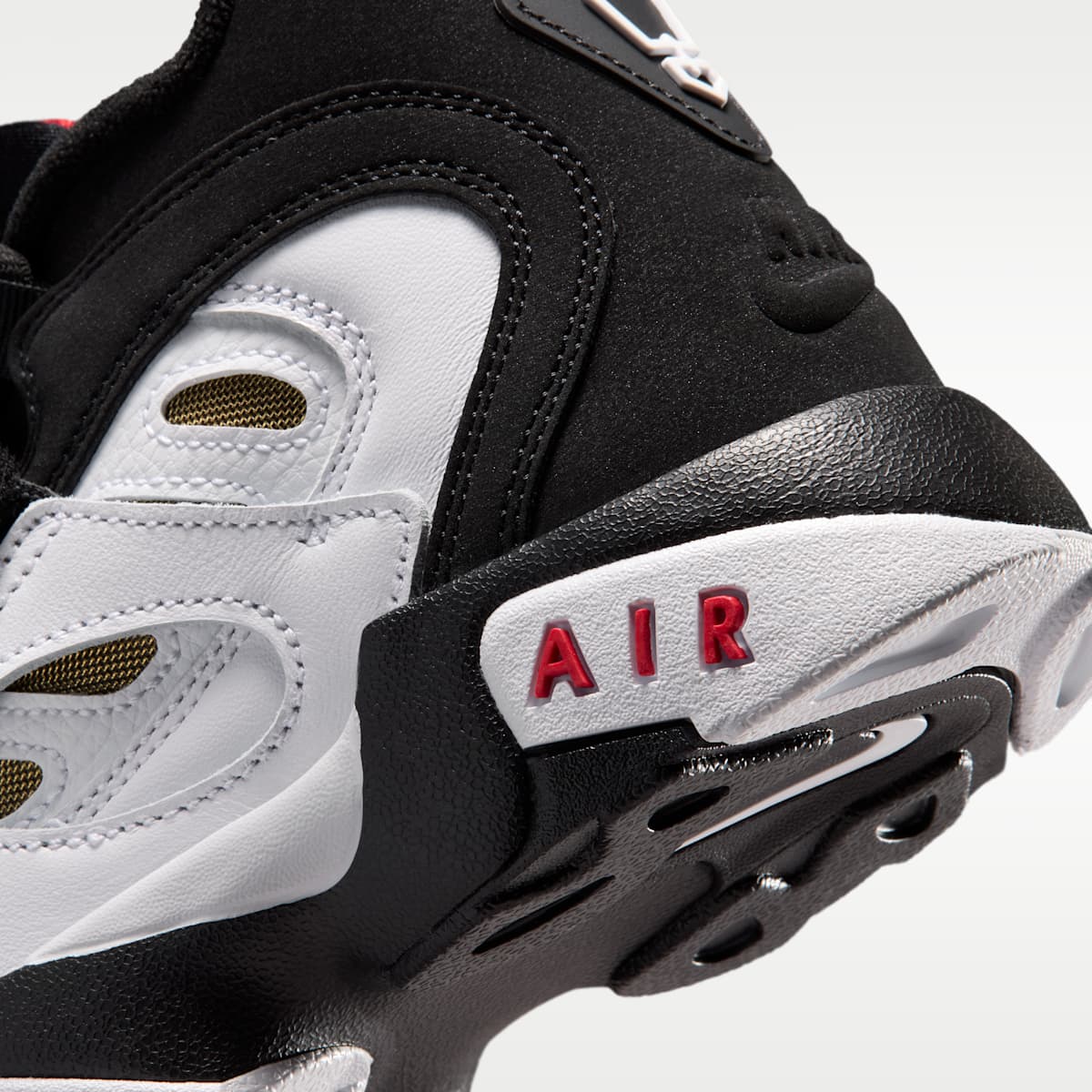 Nike Air Diamond Turf II Big Kids' Shoes - Black/Fire Red/Metallic Gold/White - Image 8