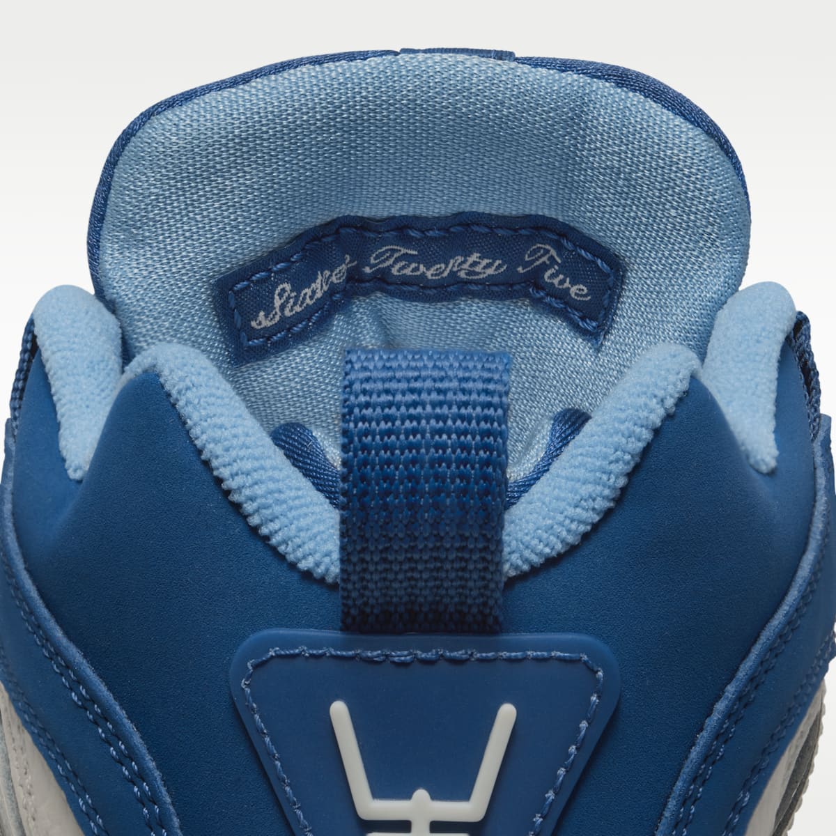 Nike Air Diamond Turf II Big Kids' Shoes - Sail/Blue Grey/Metallic Gold/Mystic Navy - Image 9