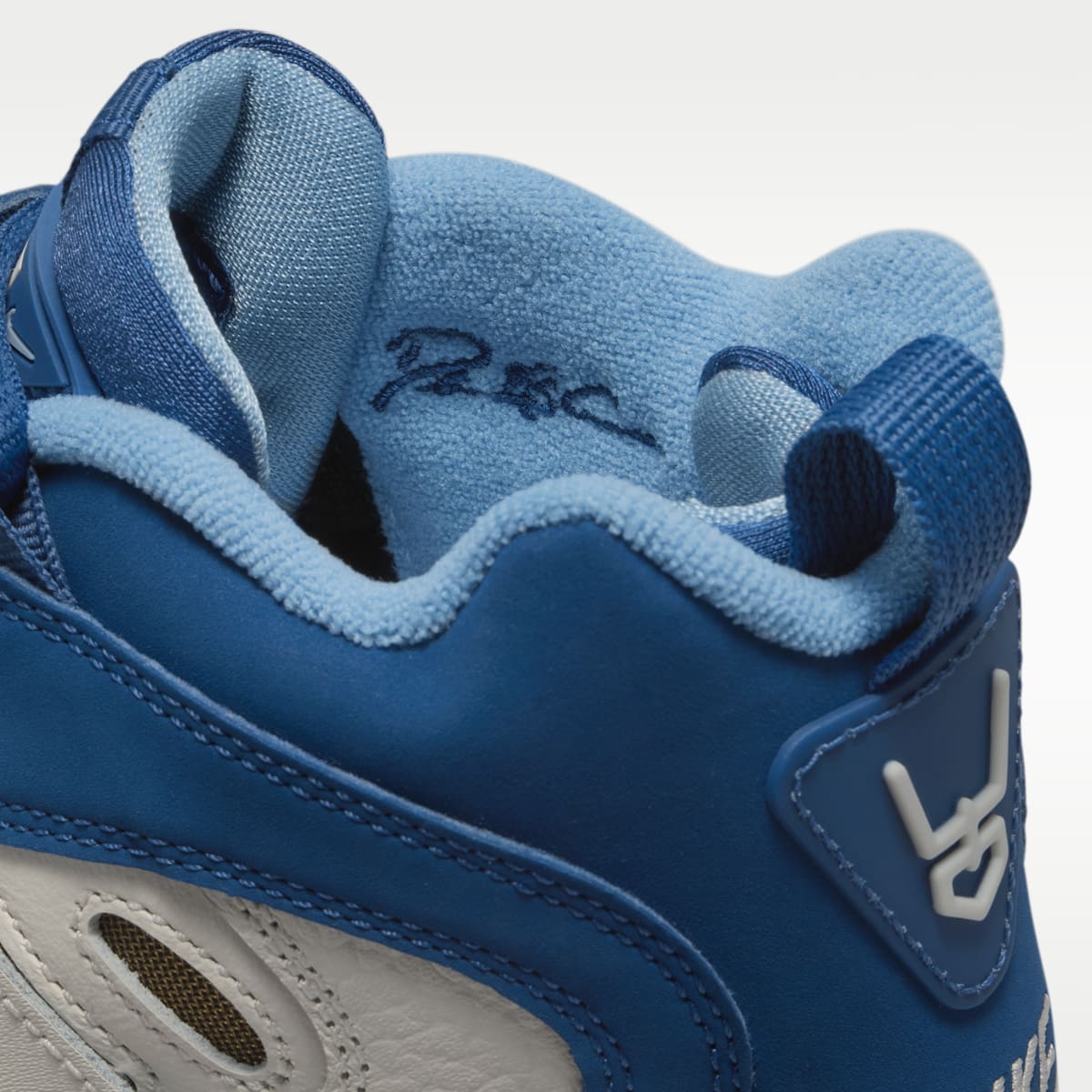 Nike Air Diamond Turf II Big Kids' Shoes - Sail/Blue Grey/Metallic Gold/Mystic Navy - Image 10