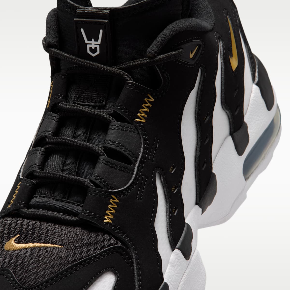 Nike Air DT Max '96 Low Men's Shoes - Black/White/Metallic Gold - Image 7