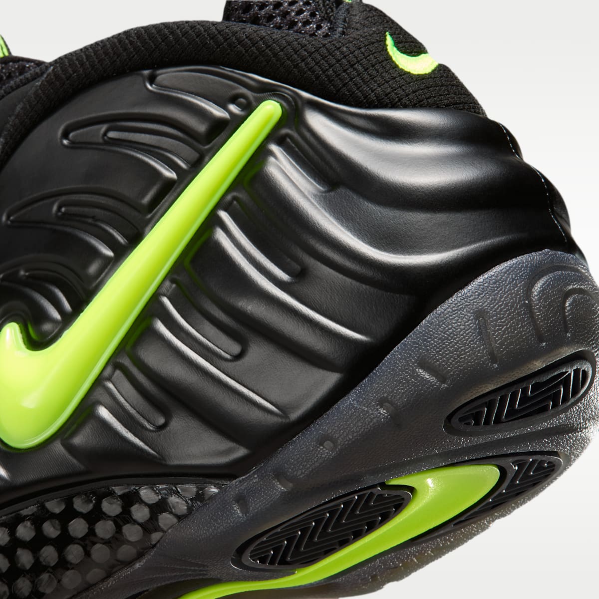 Nike Air Foamposite Pro Men's Shoes - Black/Voltage Yellow - Image 8