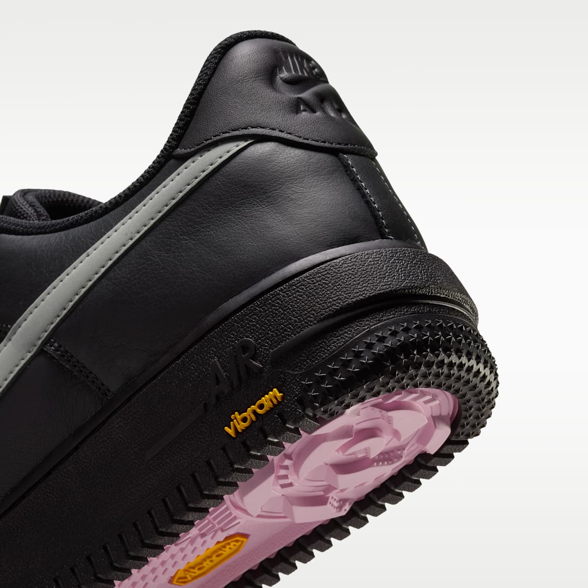 Air Force 1 GORE-TEX Vibram Men's Shoes - Black Pine/Black/Pink Foam/Tech Grey - Image 8