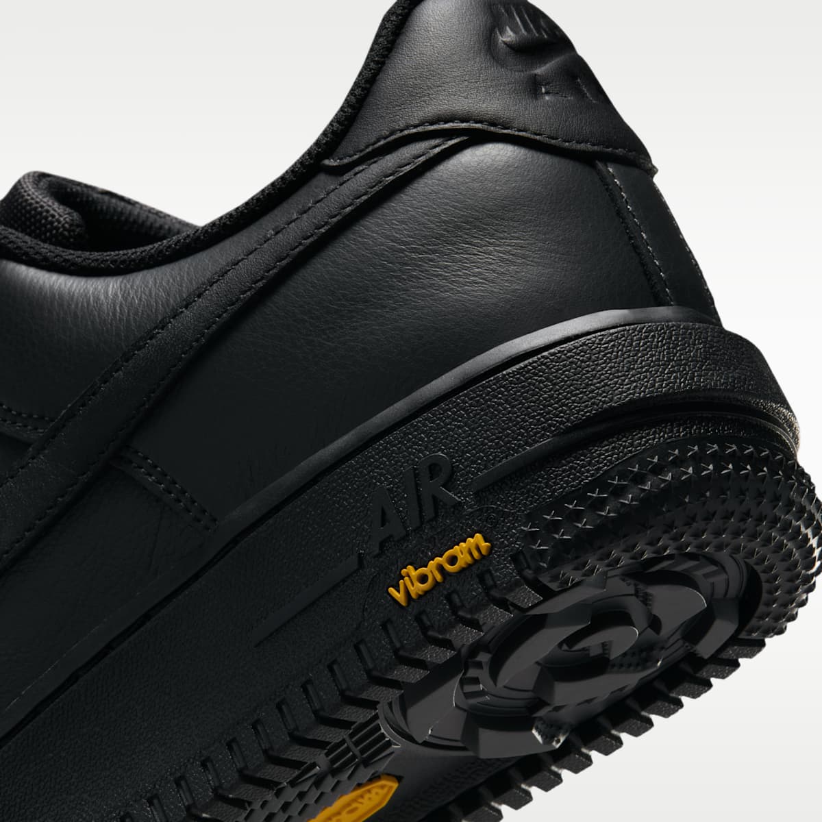 Air Force 1 GORE-TEX Vibram Men's Shoes - Off Noir/Speed Yellow/Black - Image 8