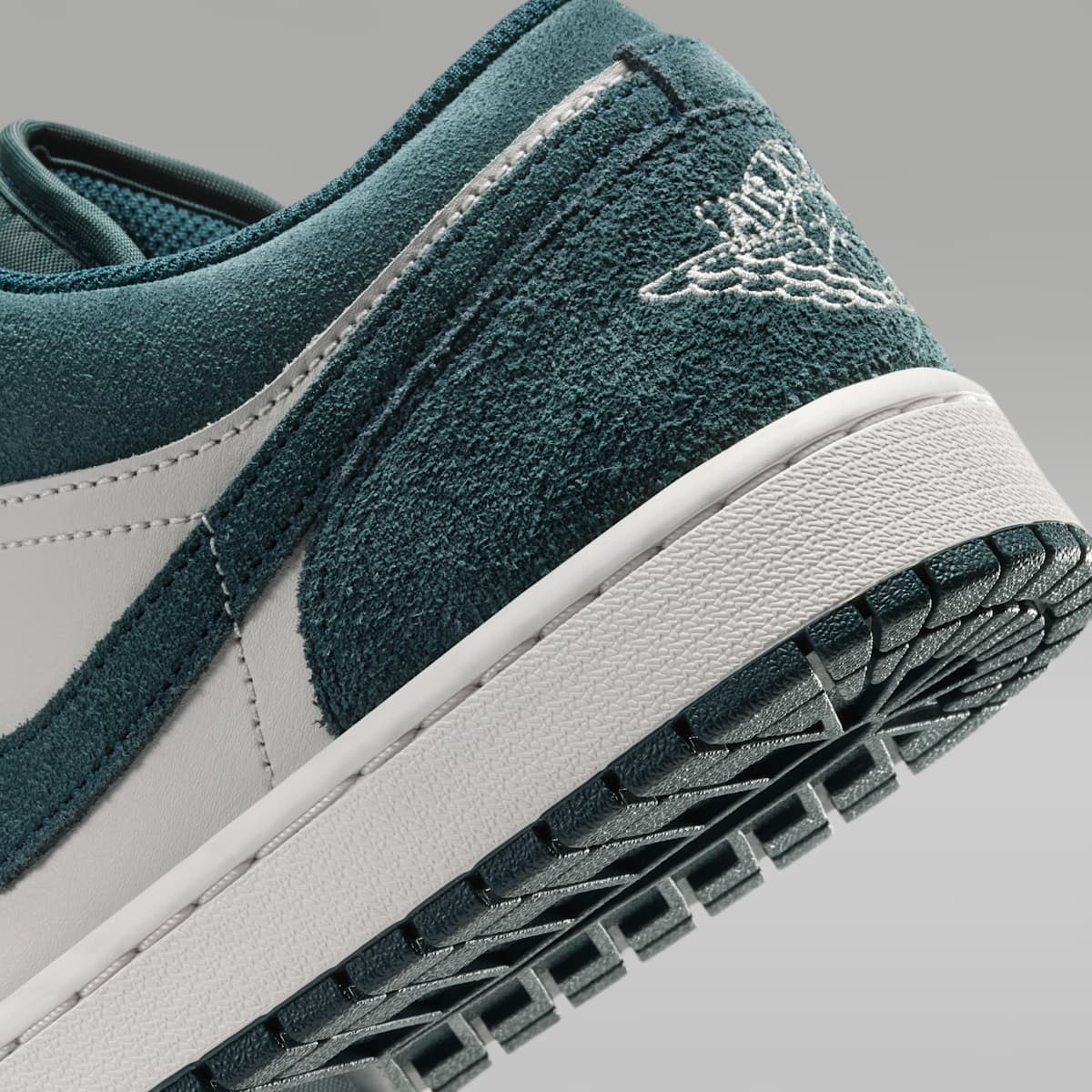 Air Jordan 1 Low Men's Shoes - Midnight Spruce/Pale Ivory/Light Orewood Brown - Image 8