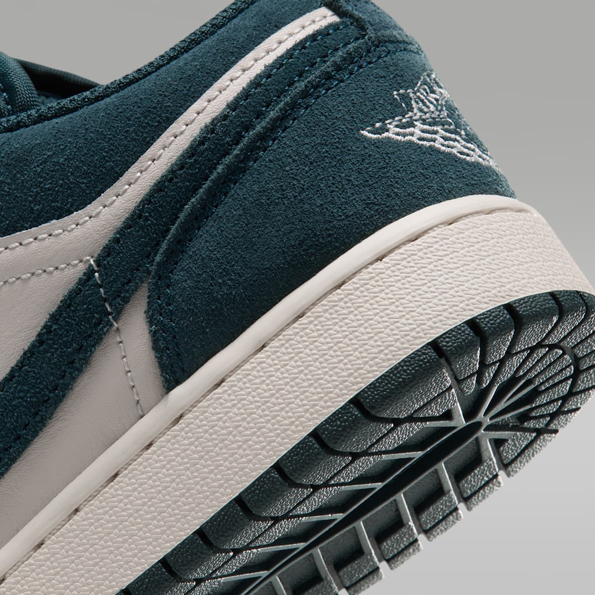 Air Jordan 1 Low Big Kids' Shoes - Midnight Spruce/Pale Ivory/Light Orewood Brown - Image 8