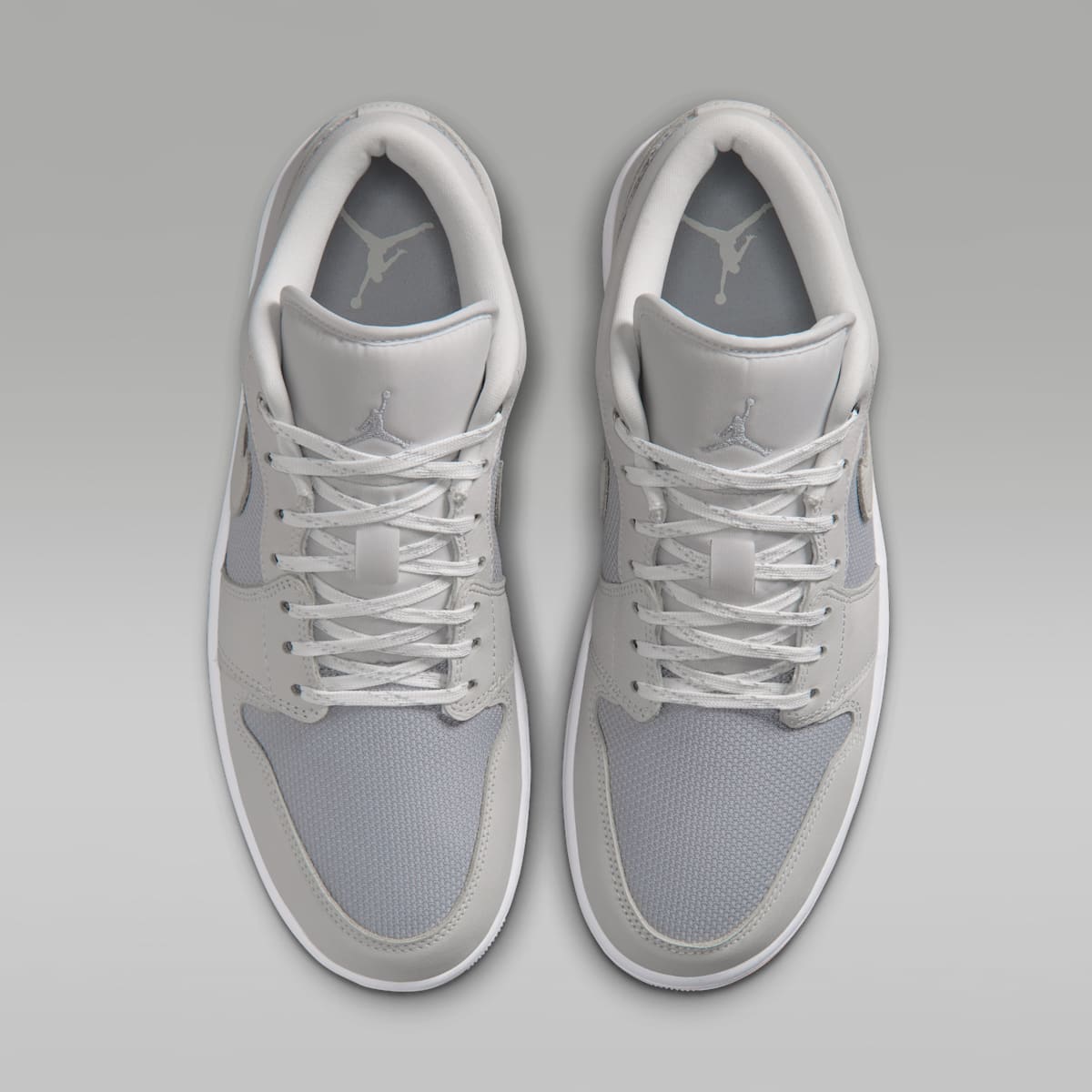 Air Jordan 1 Low SE Men's Shoes - Off White/Soft Pearl/Light Smoke Grey - Image 4