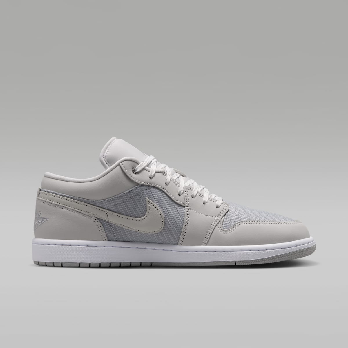 Air Jordan 1 Low SE Men's Shoes - Off White/Soft Pearl/Light Smoke Grey - Image 3