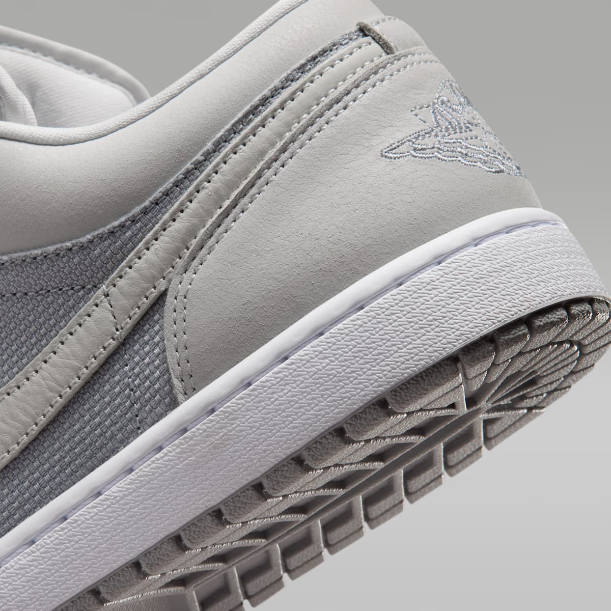 Air Jordan 1 Low SE Men's Shoes - Off White/Soft Pearl/Light Smoke Grey - Image 8