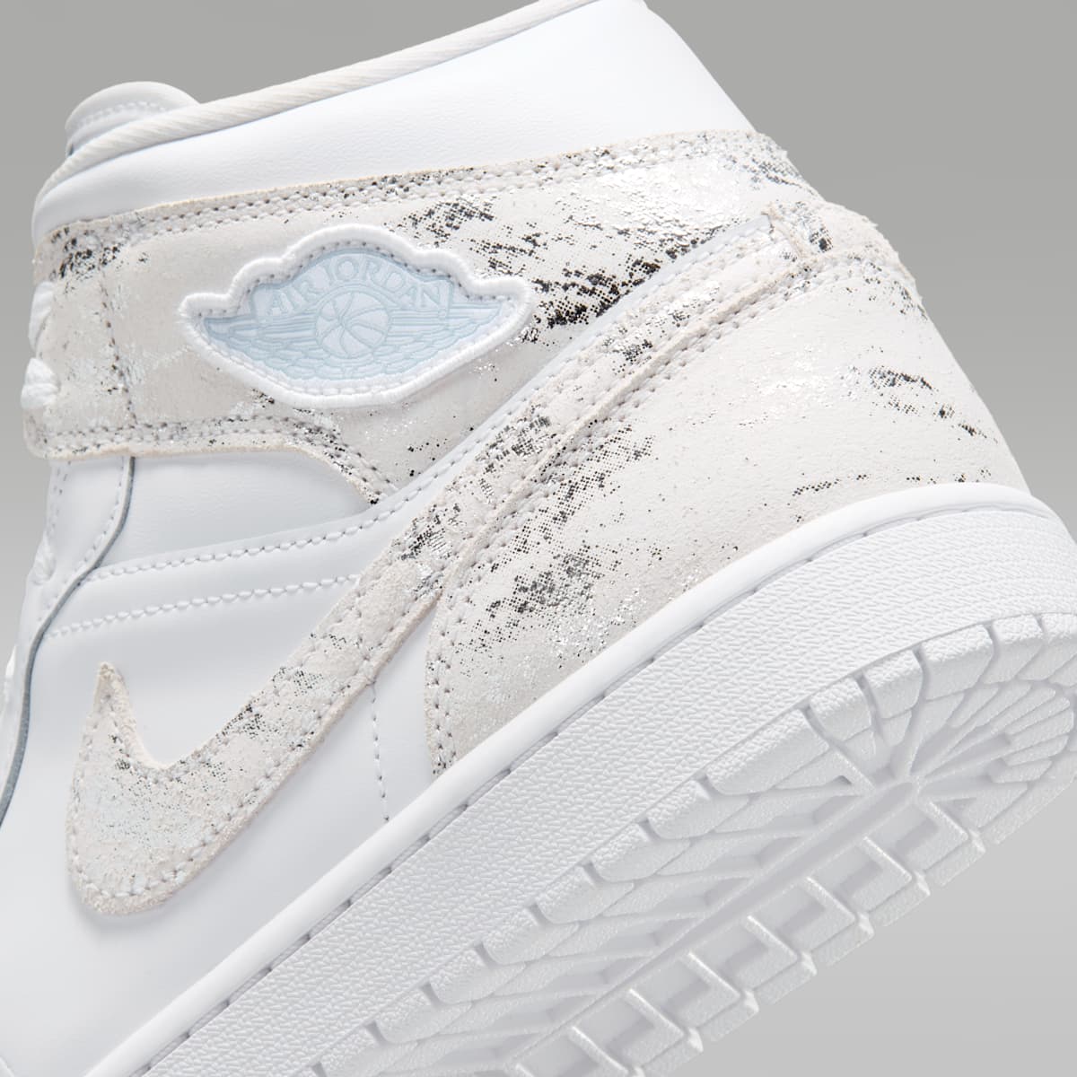 Air Jordan 1 Mid SE Men's Shoes - White/White/White/Field Silver - Image 8