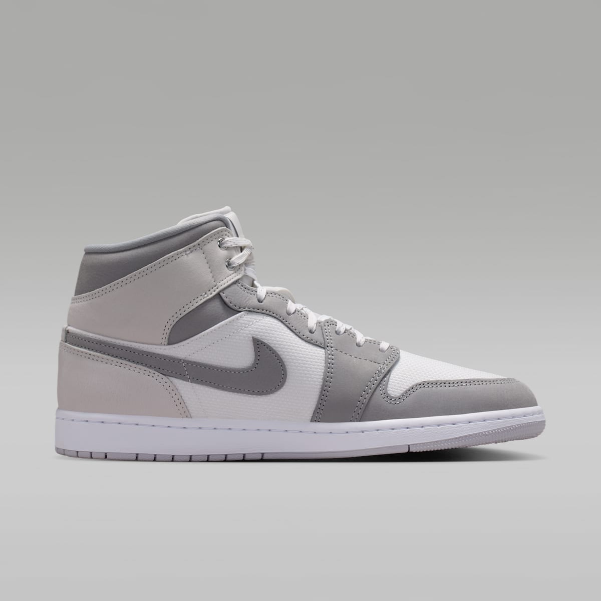 Air Jordan 1 Mid SE Men's Shoes - Summit White/Phantom/Sail/Light Smoke Grey - Image 3