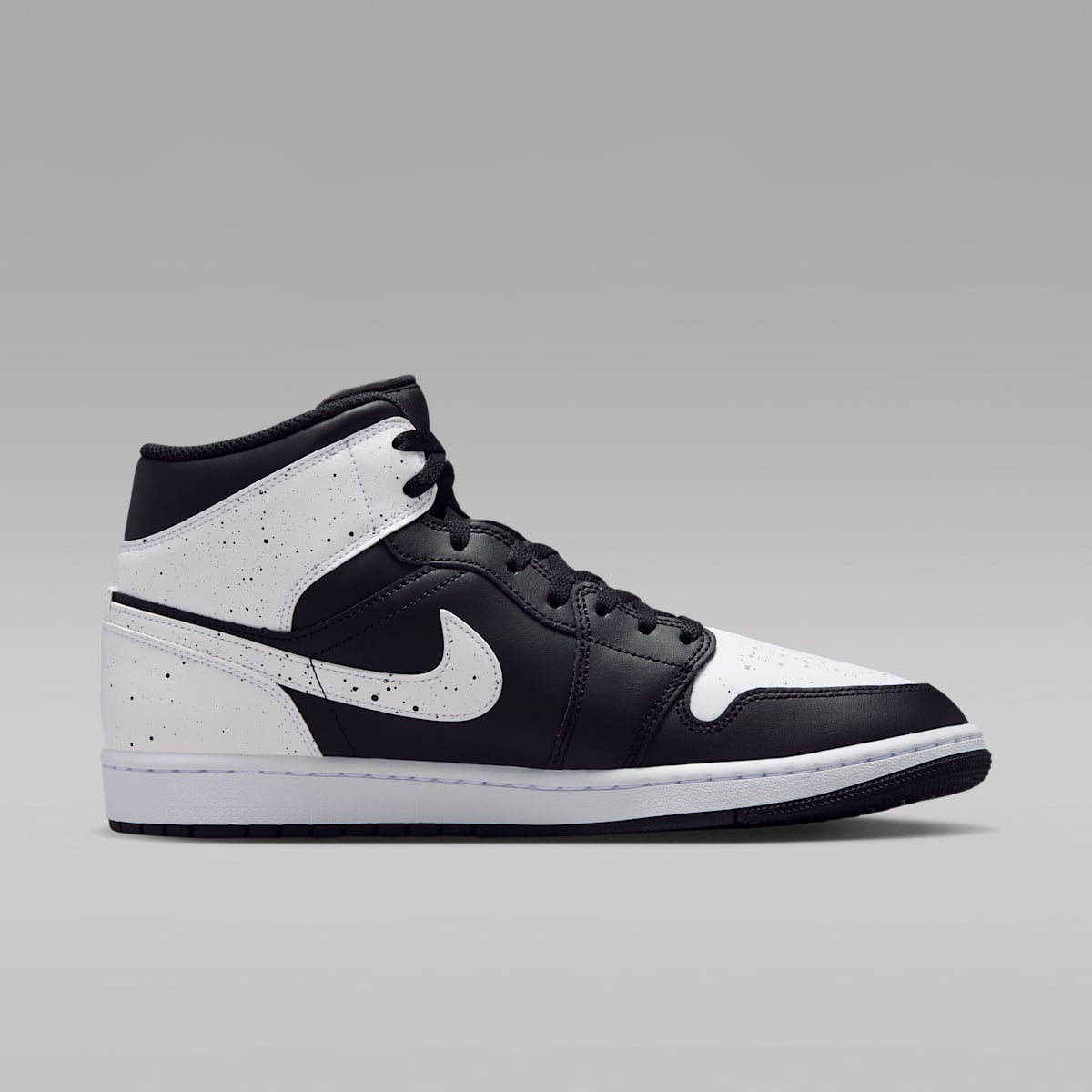 Air Jordan 1 Mid SE Men's Shoes - Black/Black/White - Image 3