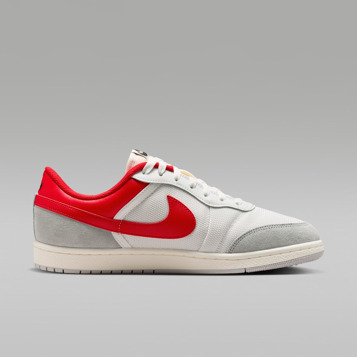 Air Jordan Skyline Low Men's Shoes - Summit White/University Red/Light Smoke Grey/Black - Image 3