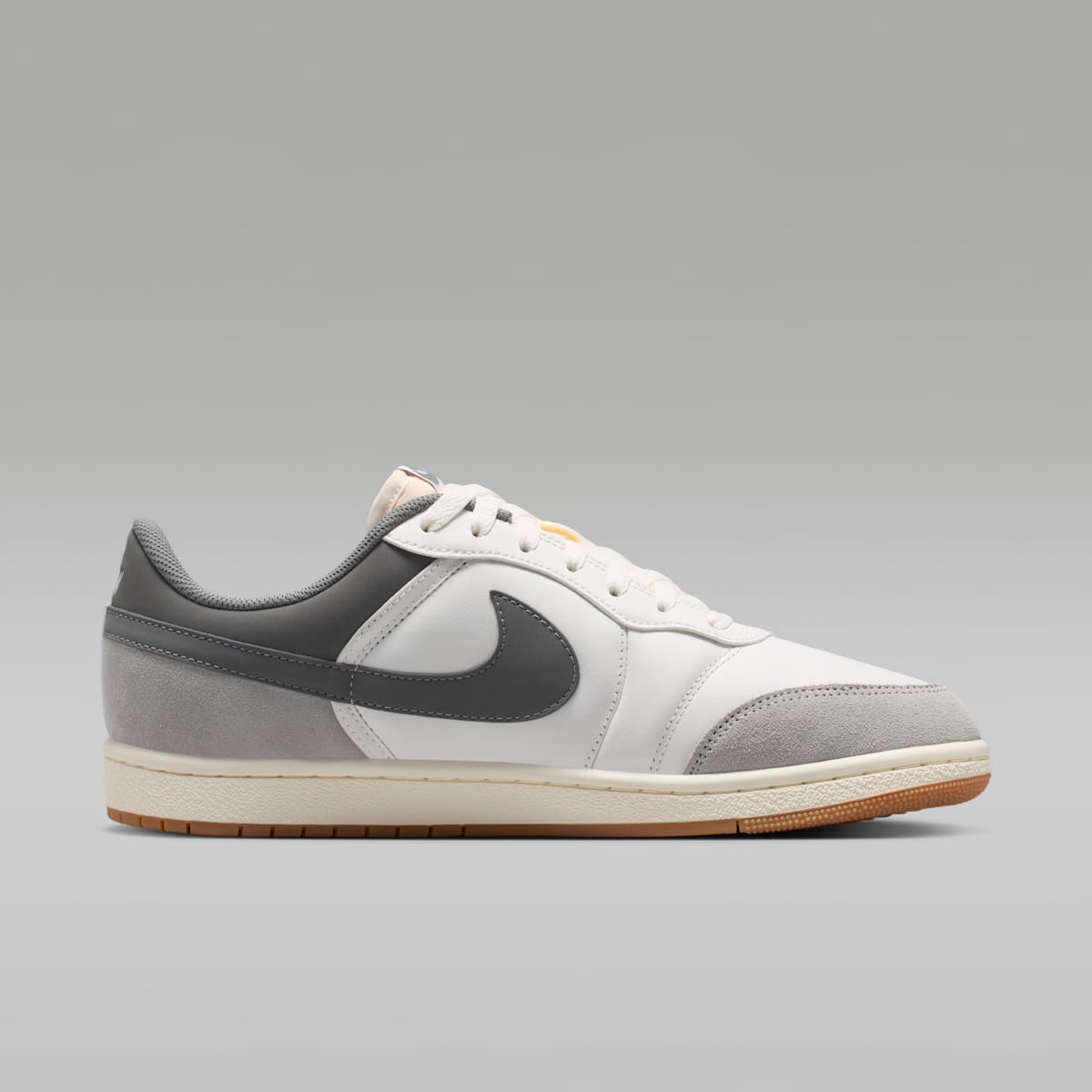 Air Jordan Skyline Low LE Men's Shoes - Summit White/Light Smoke Grey/Sail/Smoke Grey - Image 3