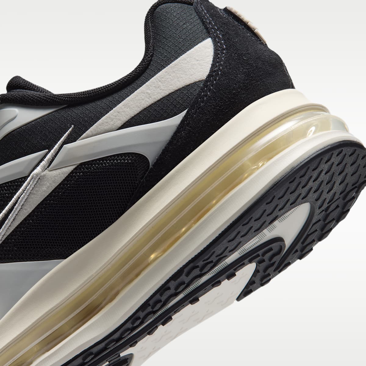Nike Air Max Metro Men's Shoes - Pale Ivory/Black - Image 8