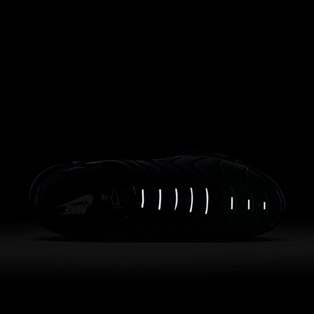 Nike Air Max Plus Men's Shoes - Black/Black/Black - Image 9
