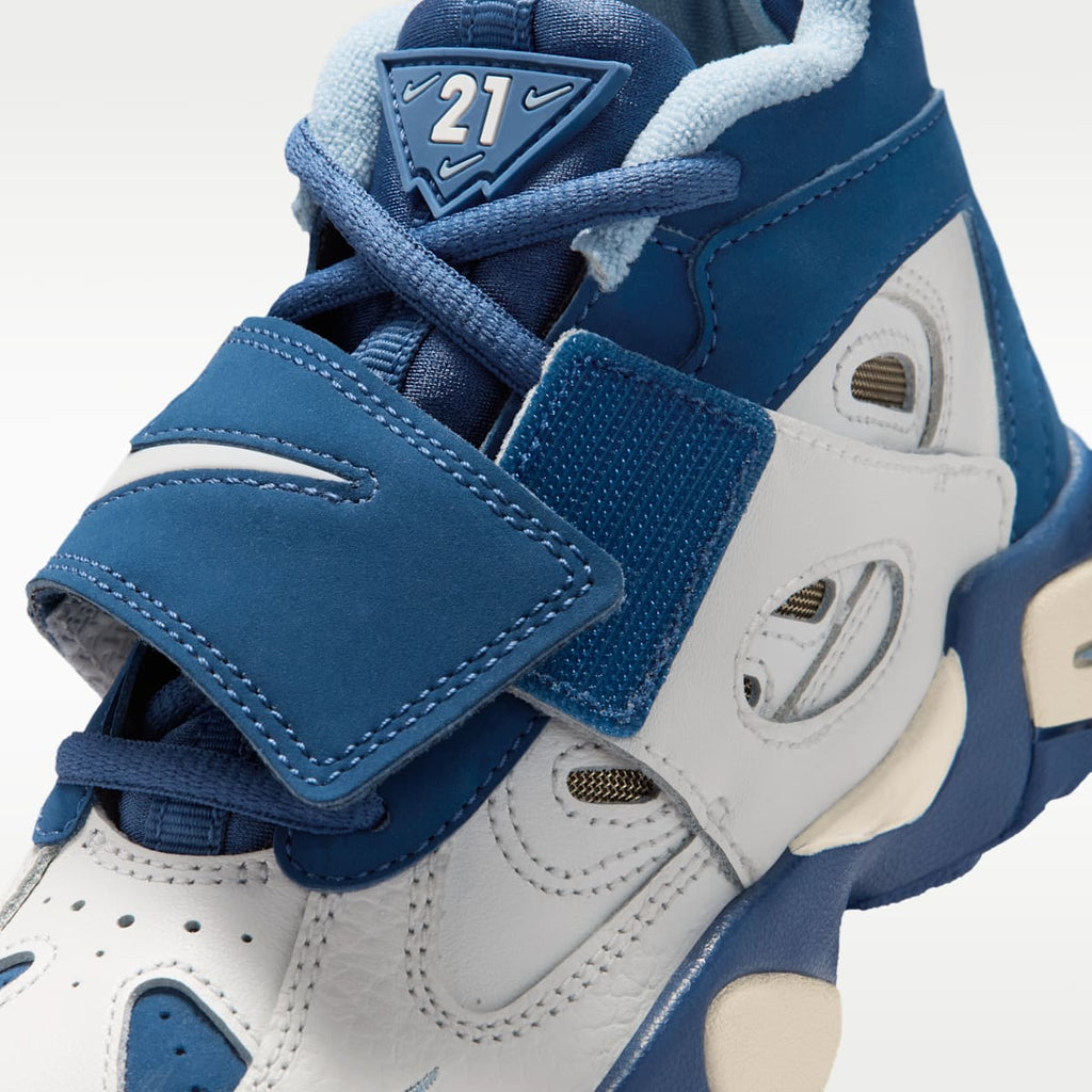 Nike Diamond Turf II Little Kids' Shoes - Sail/Blue Grey/Metallic Gold/Mystic Navy - Image 7