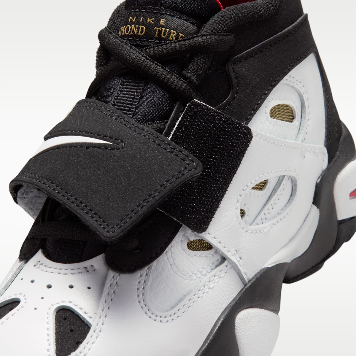 Nike Diamond Turf II Little Kids' Shoes - Black/Fire Red/Metallic Gold/White - Image 7