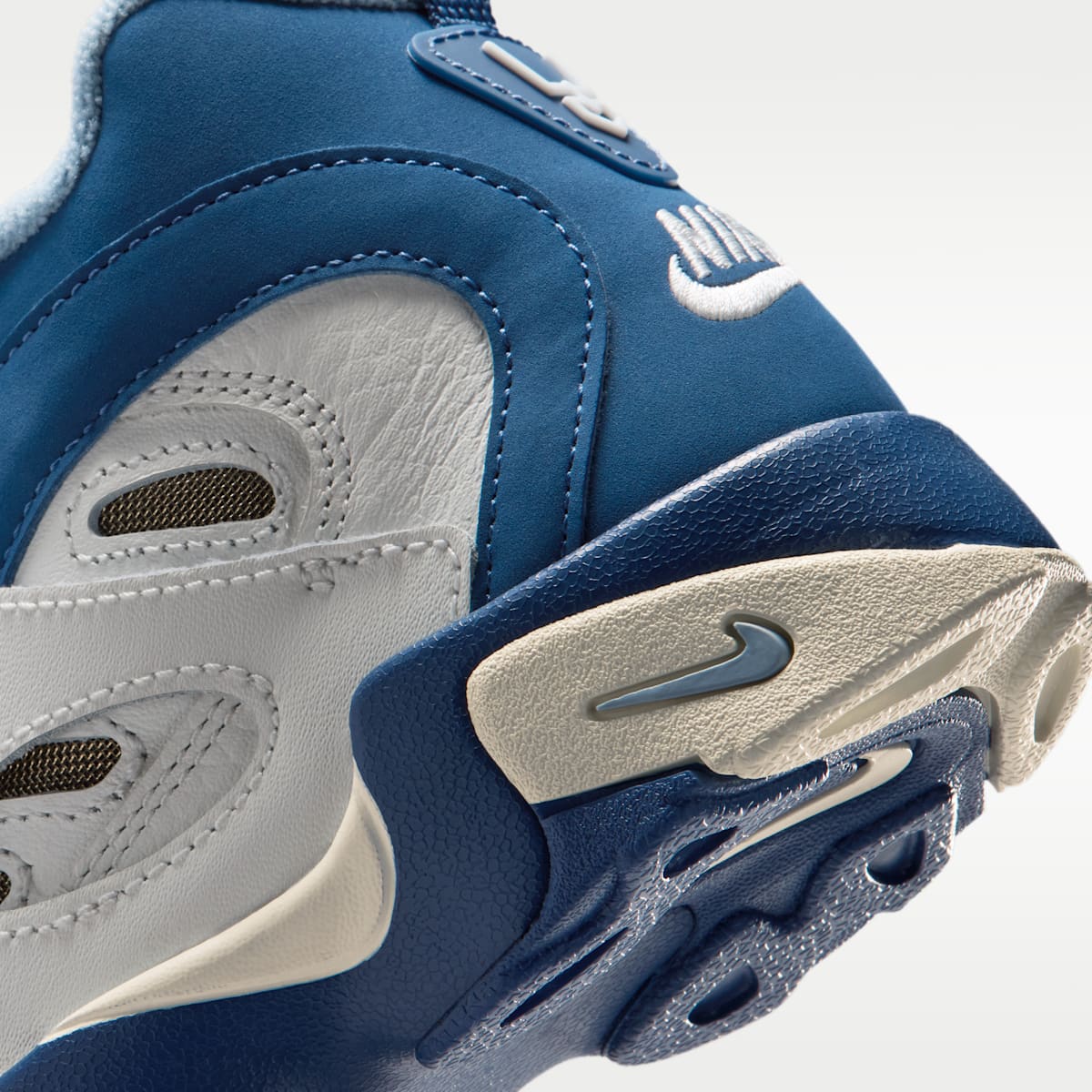 Nike Diamond Turf II Little Kids' Shoes - Sail/Blue Grey/Metallic Gold/Mystic Navy - Image 8