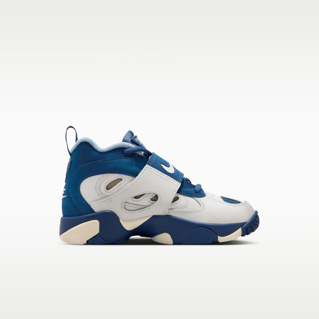 Nike Diamond Turf II Little Kids' Shoes - Sail/Blue Grey/Metallic Gold/Mystic Navy - Image 3
