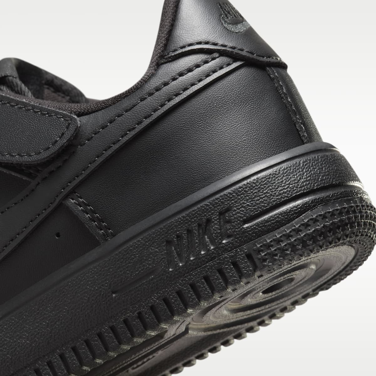 Nike Force 1 Low EasyOn Little Kids' Shoes - Black/Black/Black
