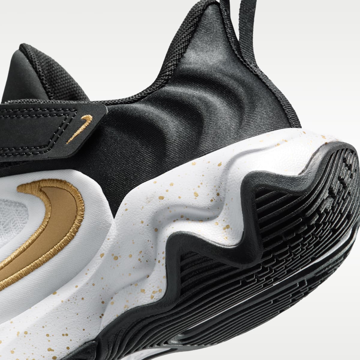 Giannis Immortality 4 Little Kids' Shoes - Black/White/Metallic Gold