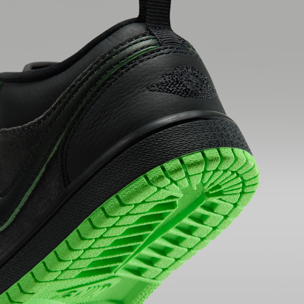 Jordan 1 Low SE Little Kids' Shoes - Black/Scream Green/Dark Smoke Grey/Black - Image 8