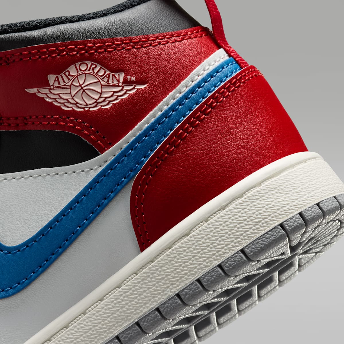 Jordan 1 Mid Little Kids' Shoes - True Blue/Varsity Red/Black/Summit White - Image 8