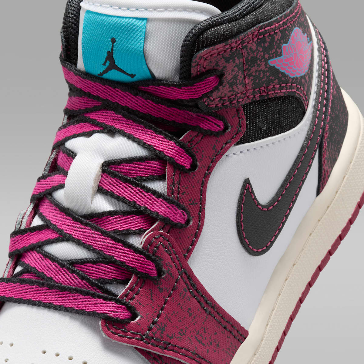 Jordan 1 Mid SE Little Kids' Shoes - Sweet Beet/Off Noir/White/Desert Pink
