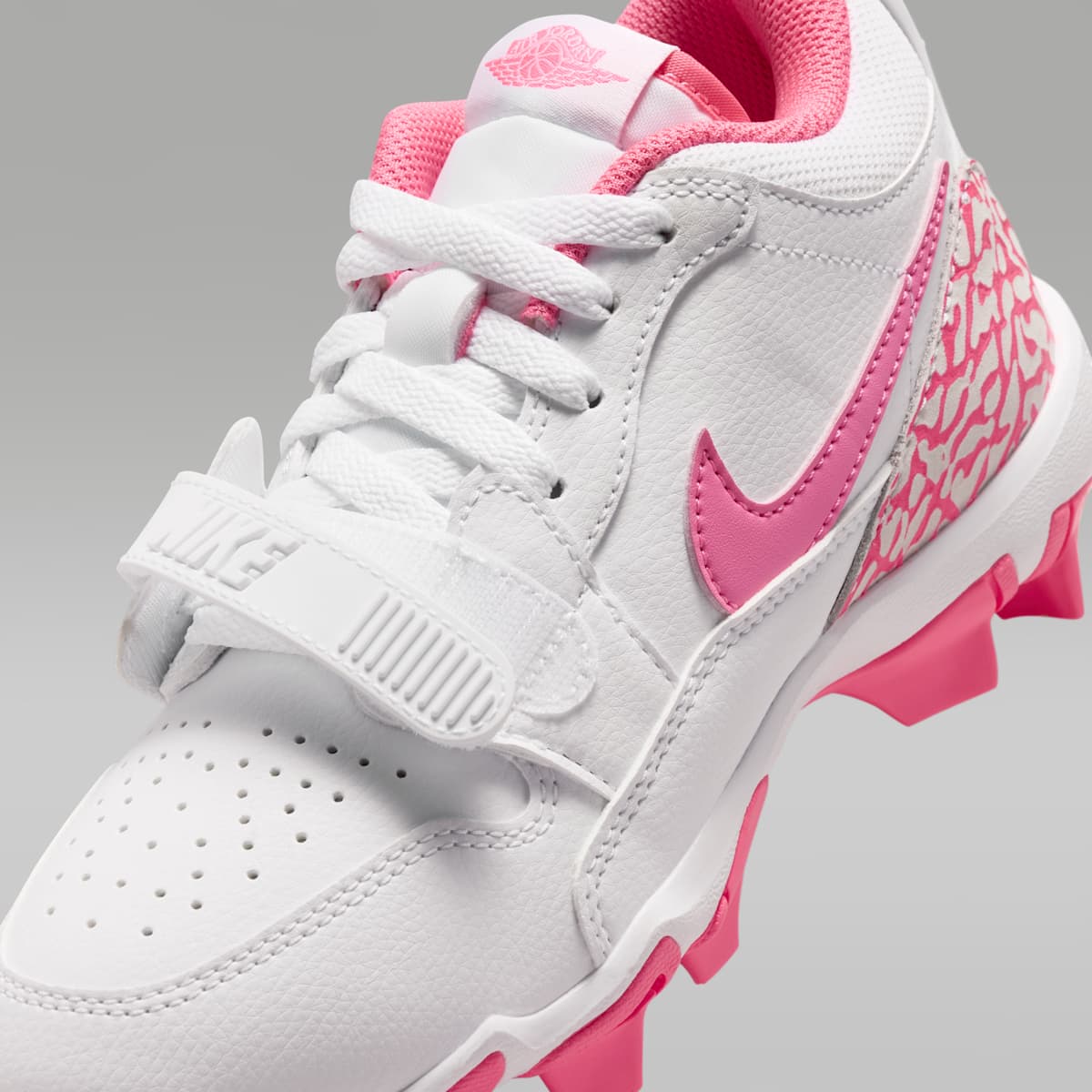 Jordan Legacy 312 Low Little/Big Kids' Cleats - White/White/White/Digital Pink