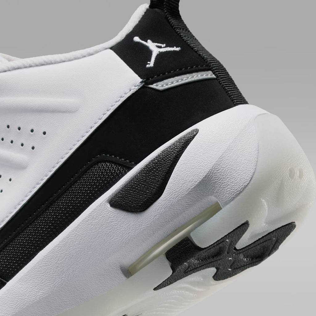 Jordan Max Aura 7 Big Kids' Shoes - White/Summit White/Black