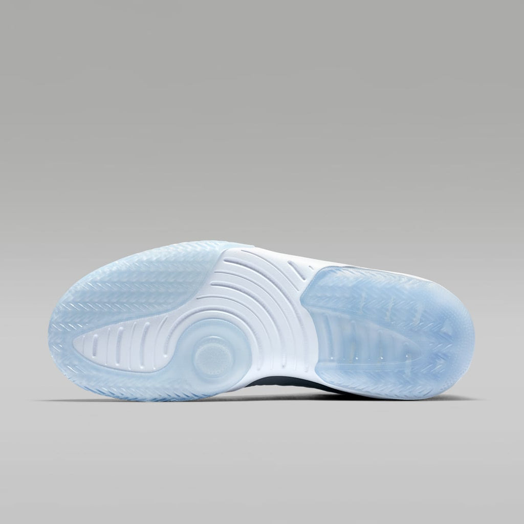 Jordan Max Aura Men's Shoe - Cool Grey/White/Clear/Black - Image 2