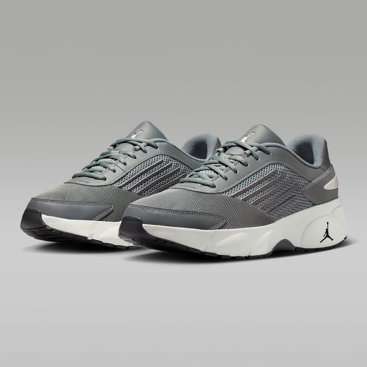 Jordan Trunner Flow Men's Shoes - Smoke Grey/Dark Smoke Grey/Iron Grey/Photon Dust - Image 5