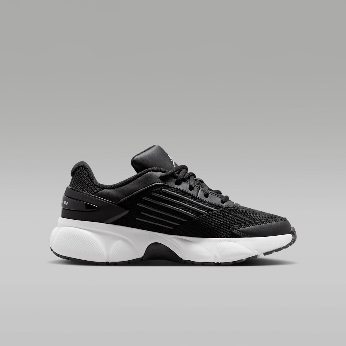 Jordan Trunner Flow Big Kids' Shoes - Black/Anthracite/White - Image 3
