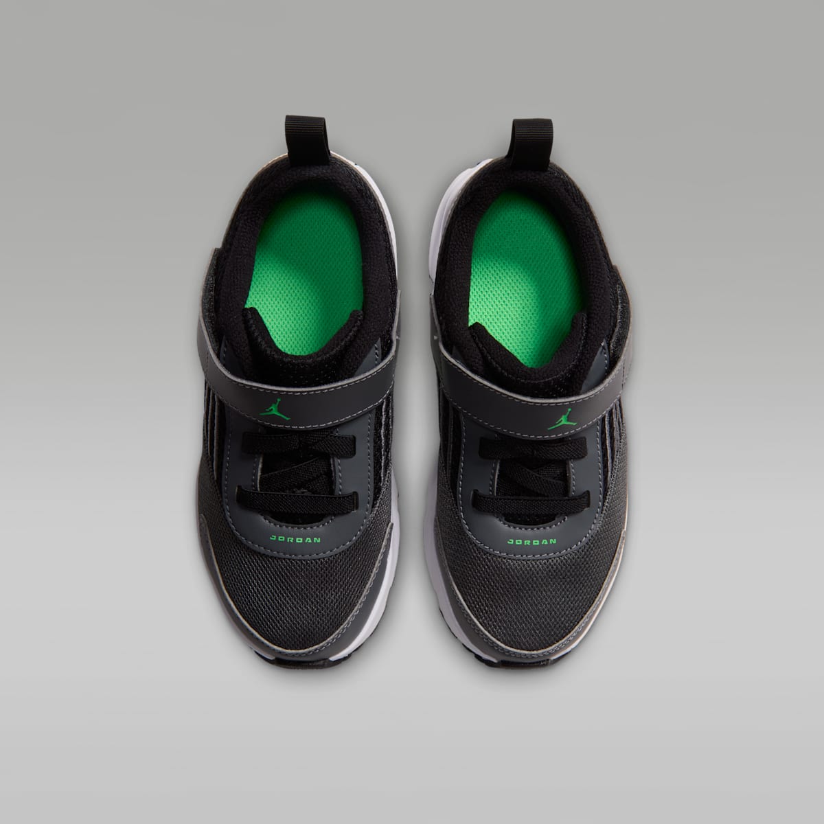 Jordan Trunner Flow Little Kids' Shoes - Dark Grey/Black/White/Scream Green - Image 4