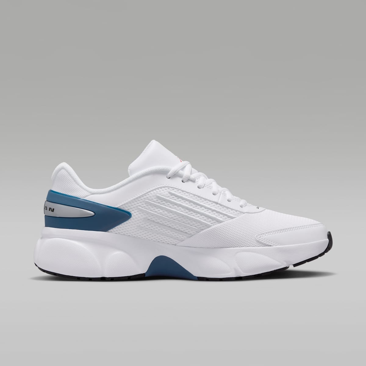 Jordan Trunner Flow Men's Shoes - White/True Blue/Black/Fire Red - Image 3