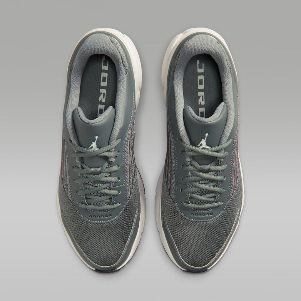 Jordan Trunner Flow Men's Shoes - Smoke Grey/Dark Smoke Grey/Iron Grey/Photon Dust - Image 4