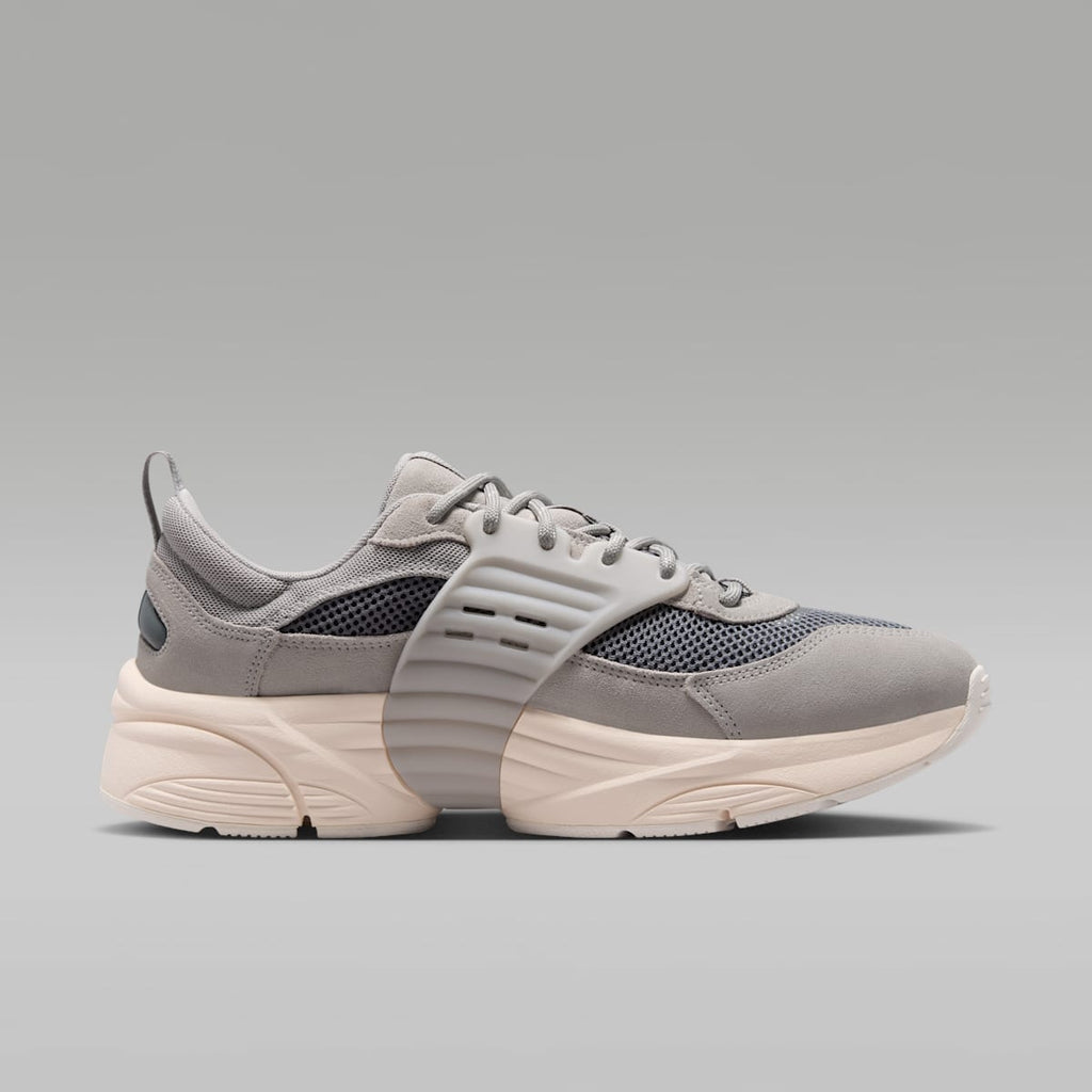 Jordan Trunner O/S Men's Shoes - Light Iron Ore/Smoke Grey/Chalk/Legend Medium Brown - Image 3