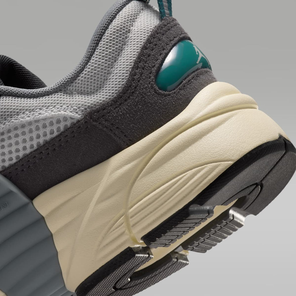 Jordan Trunner O/S Big Kids' Shoes - Photon Dust/Anthracite/Cool Grey/Ash Green - Image 8