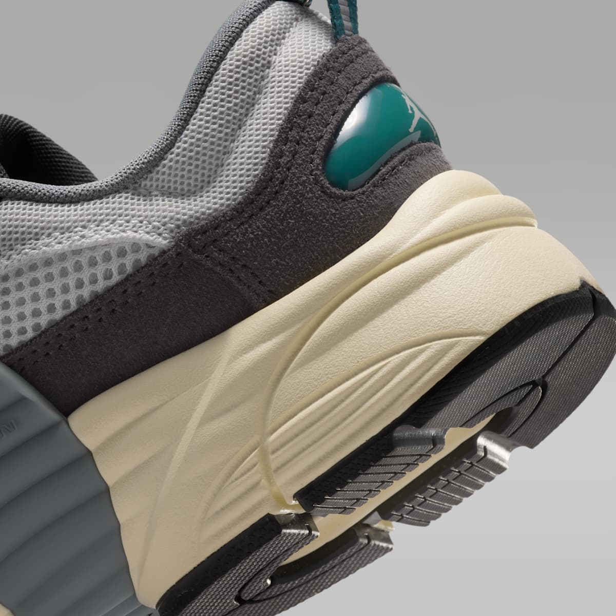 Jordan Trunner O/S Big Kids' Shoes - Photon Dust/Anthracite/Cool Grey/Ash Green - Image 8