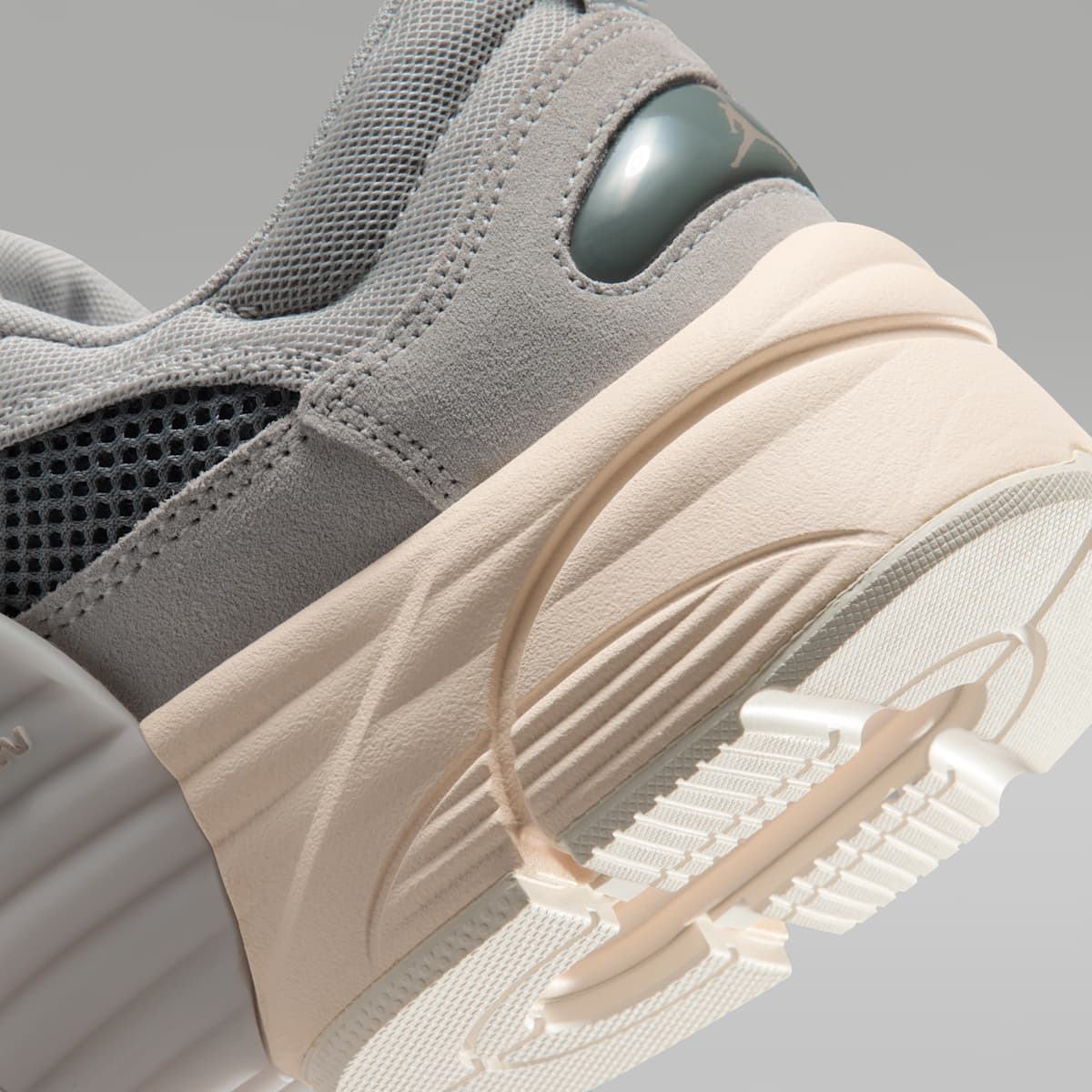Jordan Trunner O/S Men's Shoes - Light Iron Ore/Smoke Grey/Chalk/Legend Medium Brown - Image 8