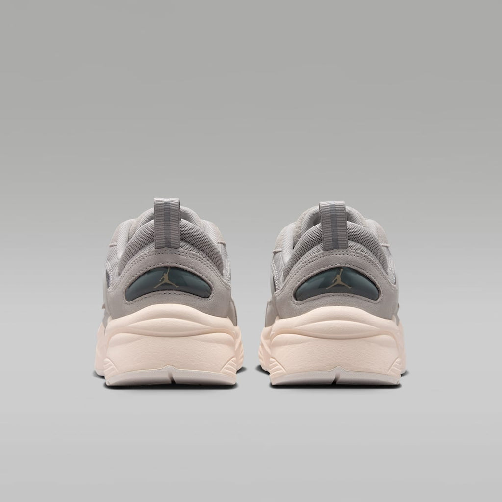 Jordan Trunner O/S Men's Shoes - Light Iron Ore/Smoke Grey/Chalk/Legend Medium Brown - Image 6