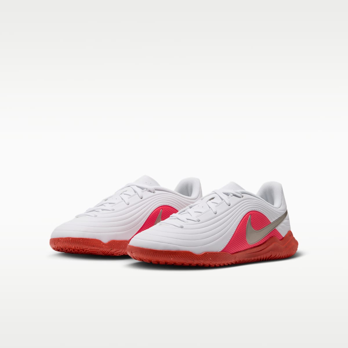 Kids' Nike Jr. Tiempo Maestro Club Indoor/Court Low-Top Soccer Shoes - White/Bright Crimson/Blur