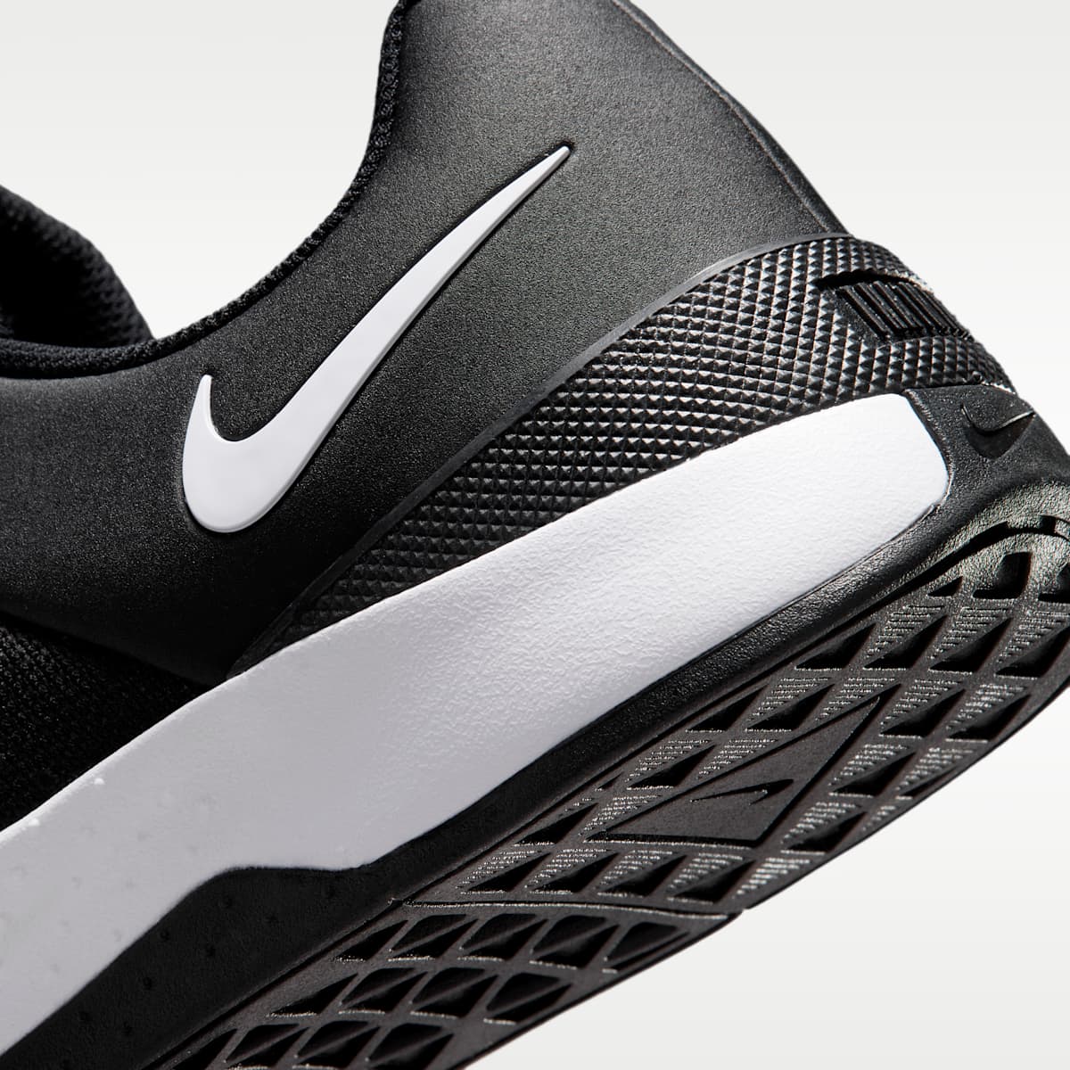 Nike MC Trainer 4 Men's Training Shoes - Black/White - Image 8