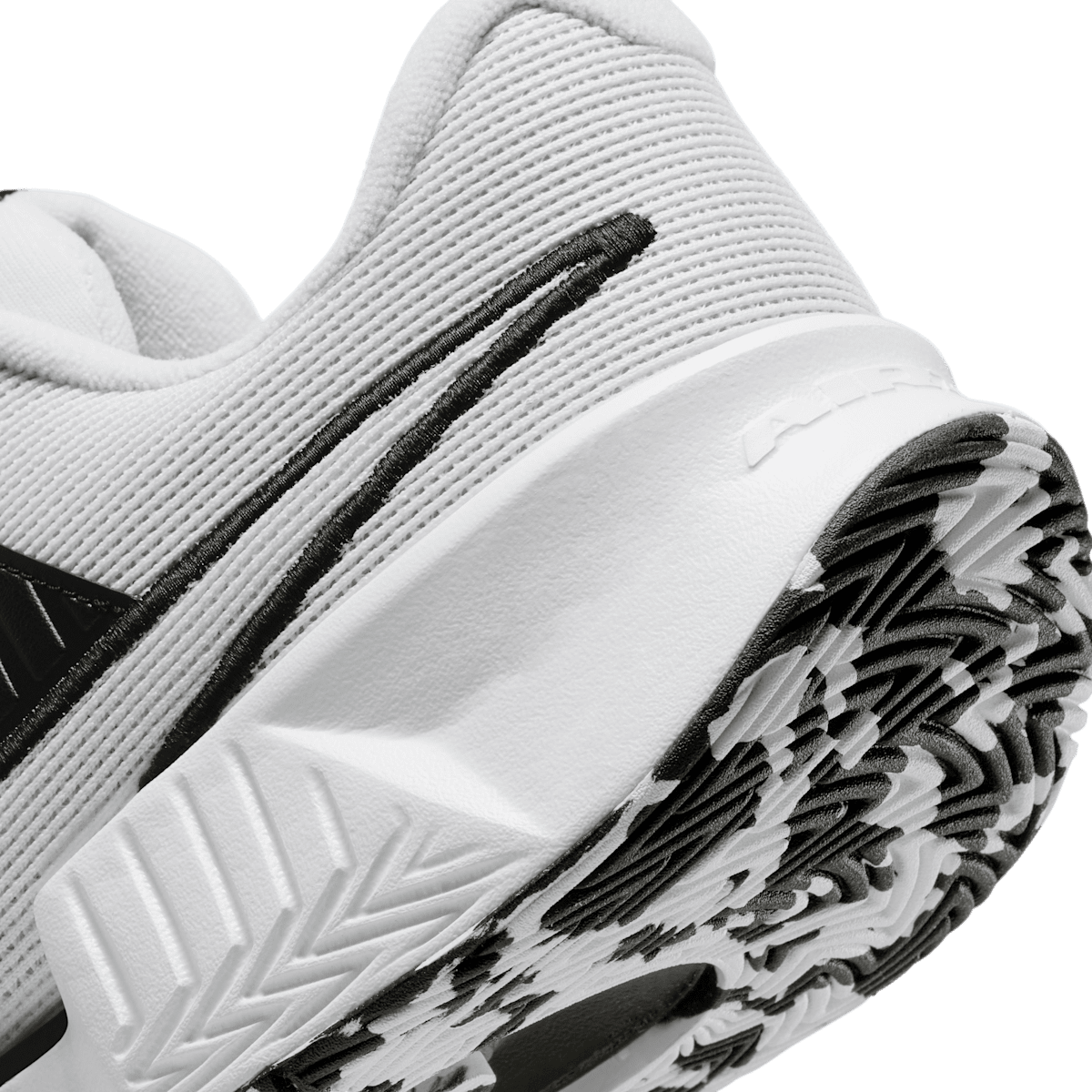 Nike Zoom Challenge Men's Pickleball Shoes - White/Black/White - Image 8