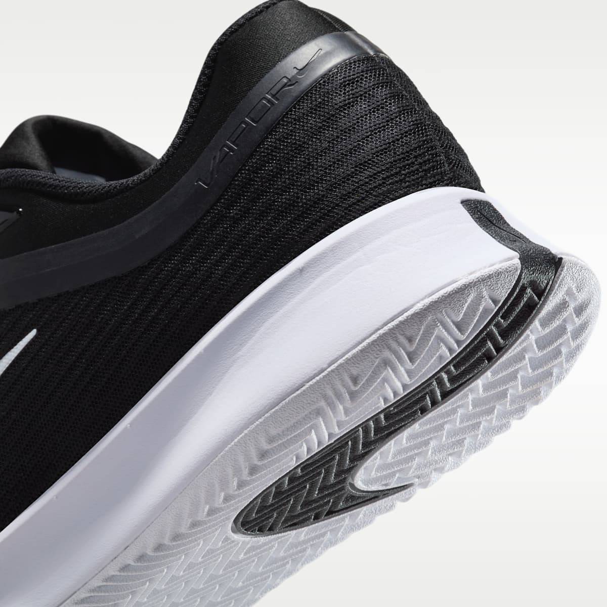 Nike Vapor Pro 3 Men's Clay Court Tennis Shoes - Black/White - Image 8