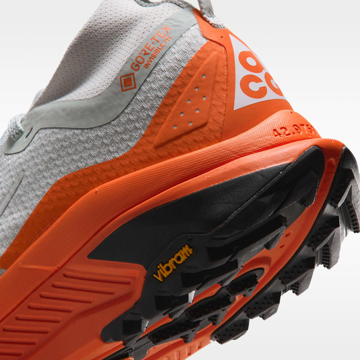 ACG Zegama Trail GORE-TEX Men's Waterproof Trail Running Shoes - Light Silver/Safety Orange/Black/Summit White - Image 8