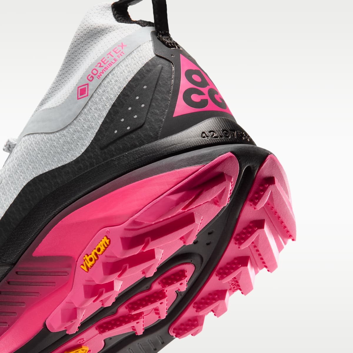 ACG Zegama Trail GORE-TEX Men's Waterproof Trail Running Shoes - Pure Platinum/Black/Hyper Pink/Wolf Grey - Image 8