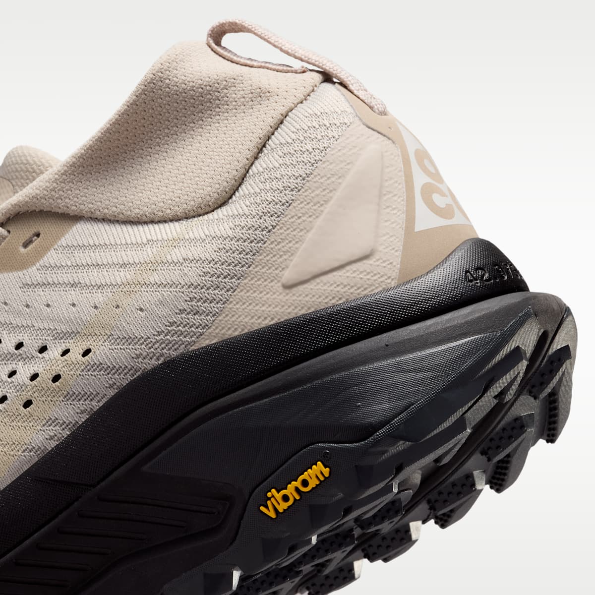 ACG Zegama Trail Men's Trail Running Shoes - Cream II/Black/Anthracite/Light Orewood Brown - Image 8