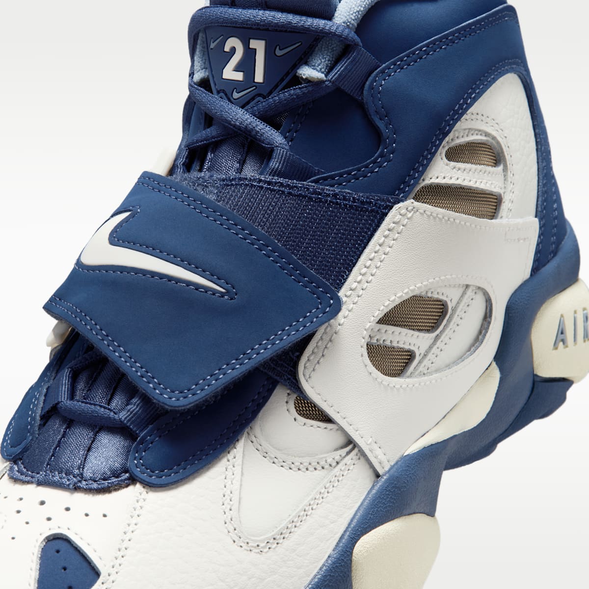 Nike Air Diamond Turf 2 Men's Shoes - Sail/Blue Grey/Metallic Gold/Mystic Navy - Image 7