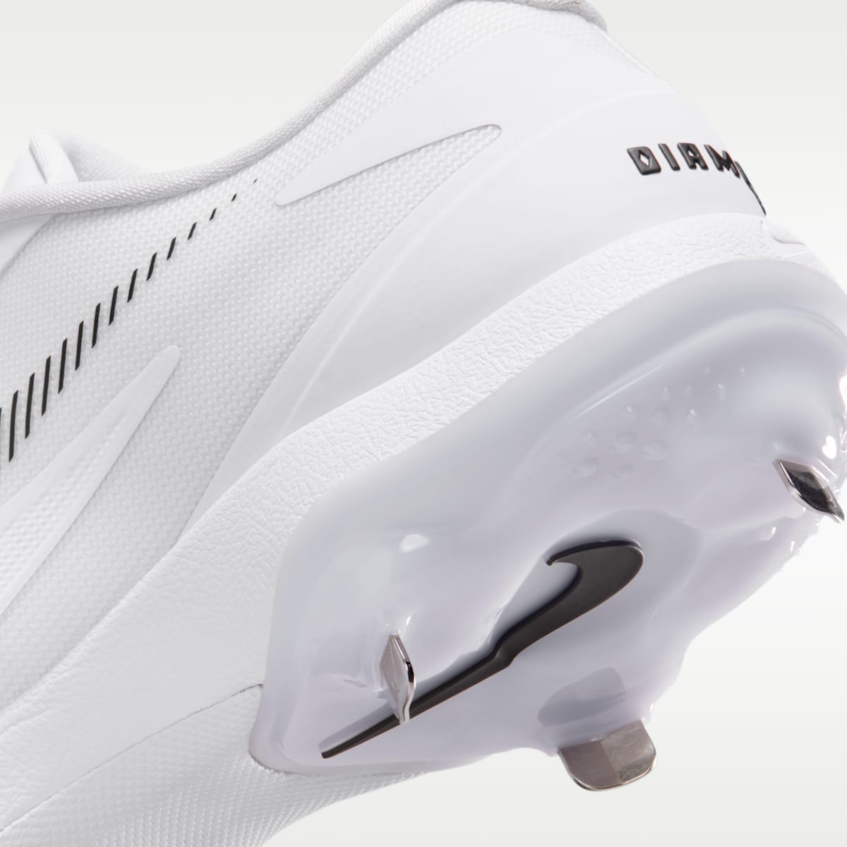 Women's Nike Diamond Standout MTL Baseball Cleats - White/Black